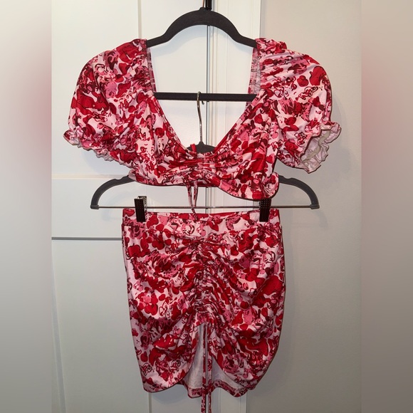 NWOT SHEIN Pink and Red Floral Top - Picture 3 of 4